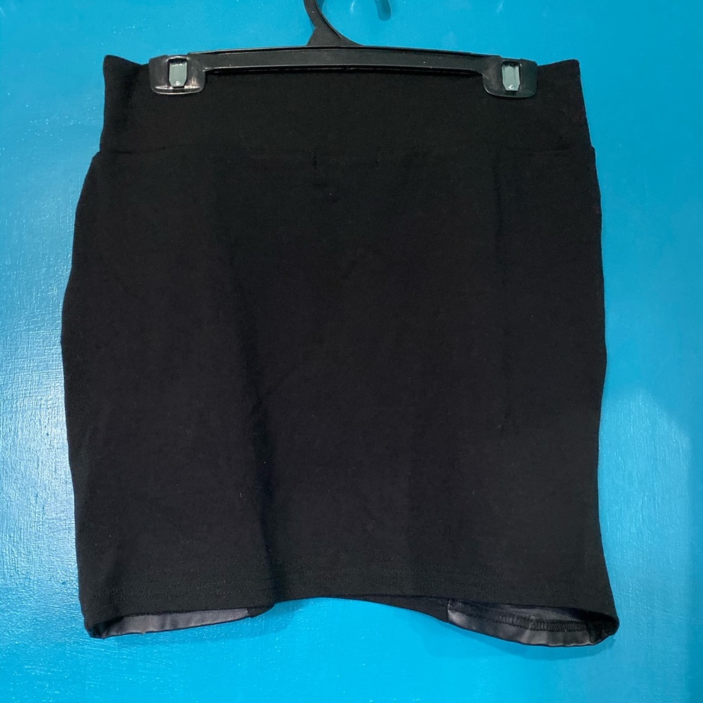 Skirt - Picture 2 of 3